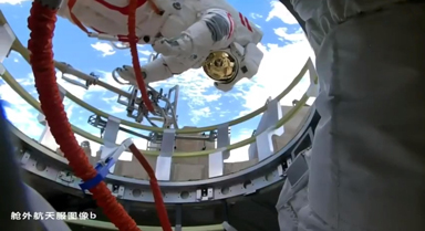  神二十一乘組首次出艙大片來了